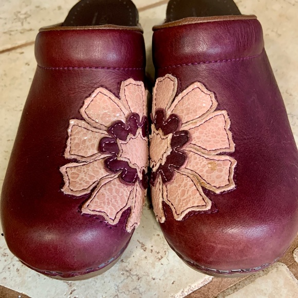 Sanita Leather Flower Clogs - Picture 9 of 9